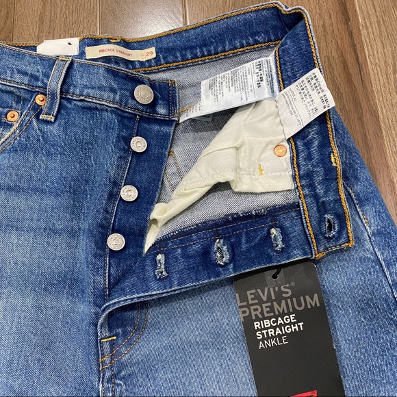 Levi’s Ribcage Straight Ankle Jeans - Picture 6 of 7